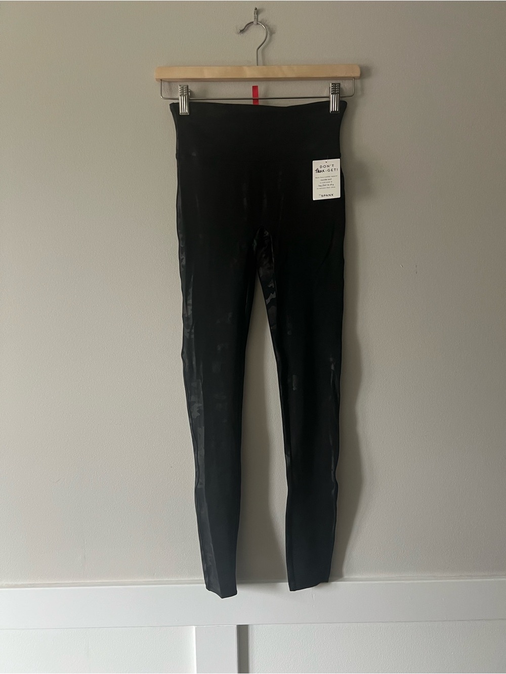 SPANX Faux Leather Camo Leggings Matte Black High Rise Size S NWT - Picture 9 of 9